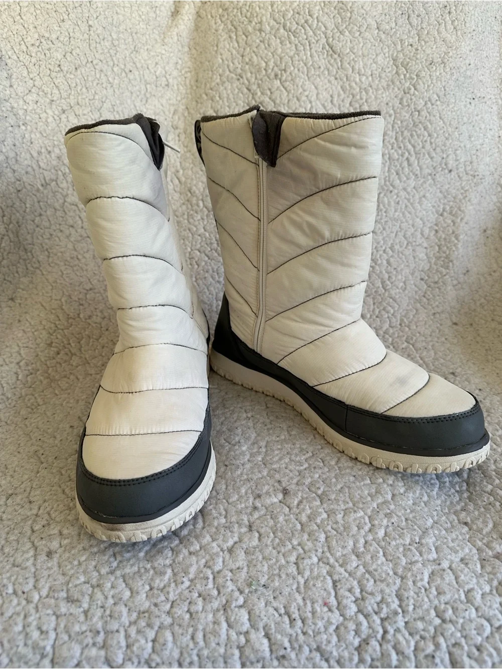 LL BEAN Women's White Winter Snow Boots with Gray Trim